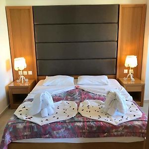 Zimmer mit zwei Einzelbetten